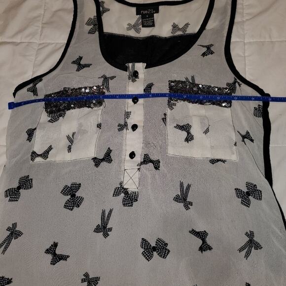 Rue 21 small sheer tank top with sequin accents pockets - Picture 4 of 10